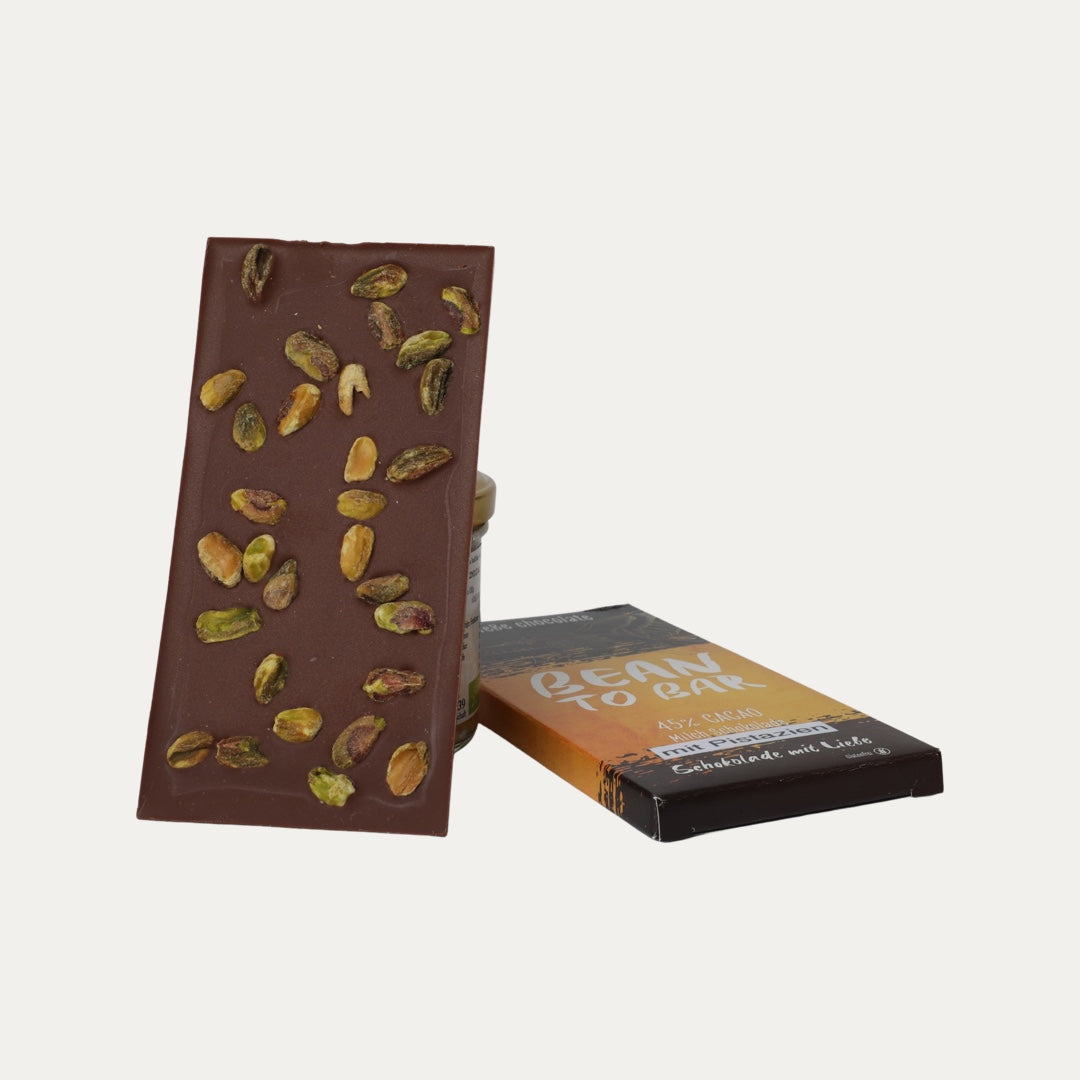 BEAN TO BAR Schokolade 45% Cacao + Pistazie