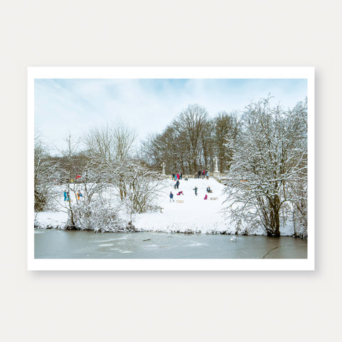 Rodeln an der Melchersbrücke im Bremer Bürgerpark (282) – Postkarte